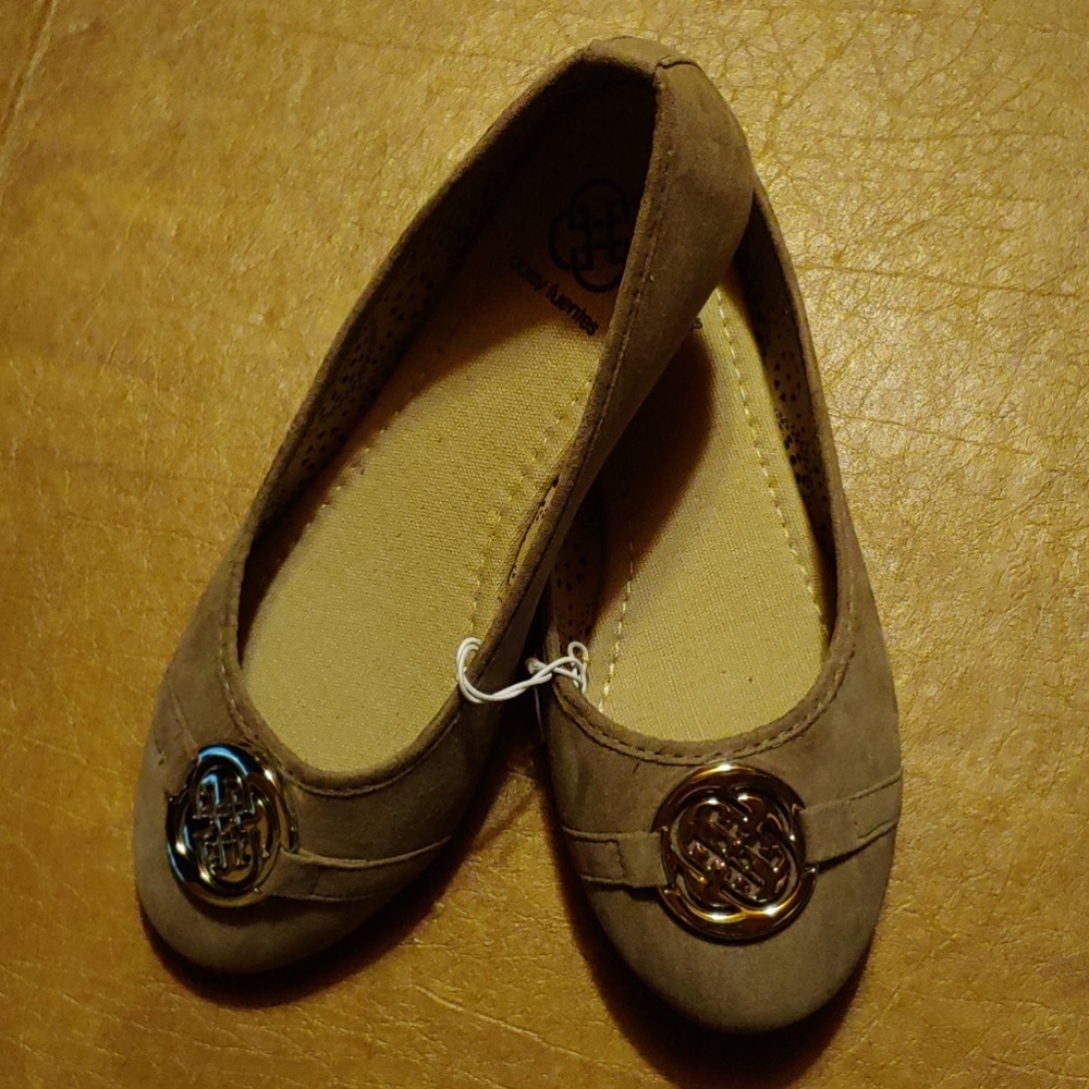 NEW Daisy Fuentes flats